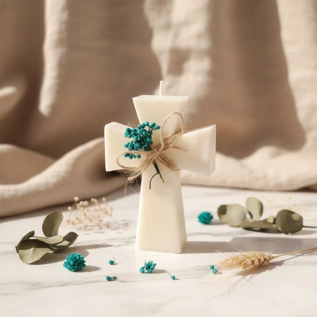 Cruz Decorativa de Cera de Soja con Flores Secas | Aralia Candles - AraliaCandles