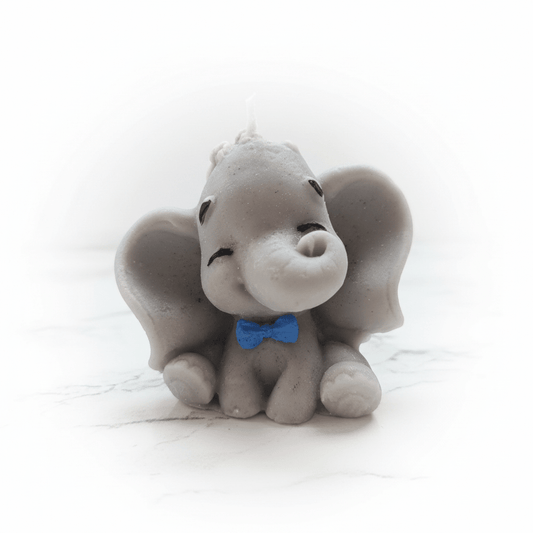 Vela Artesanal Elefante Niño de Cera de Soja - Personalizable para Bautizos y Baby Showers (Copia) - AraliaCandles