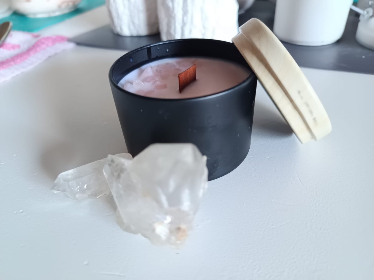 Vela Ritualizada con Cuarzo Rosa | Aralia Candles - AraliaCandles
