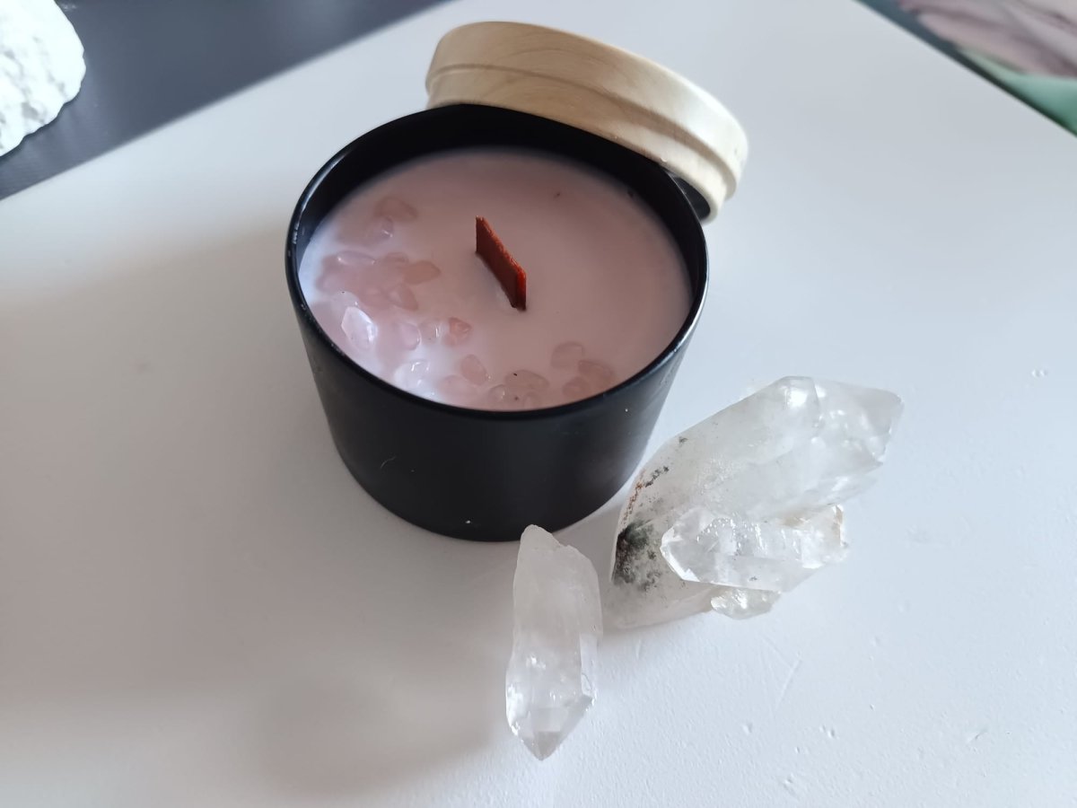 Vela Ritualizada con Cuarzo Rosa | Aralia Candles - AraliaCandles