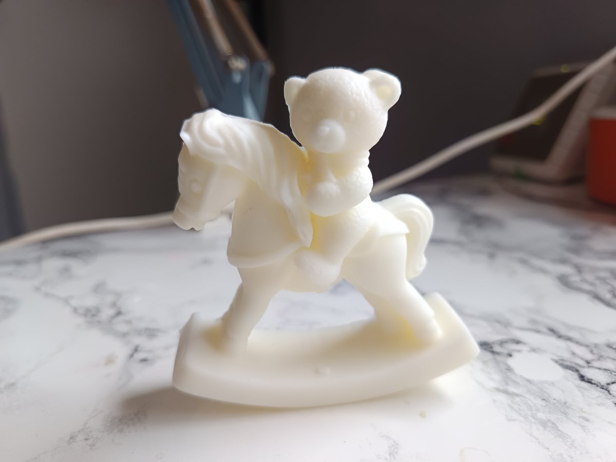 Figura Osito en Caballito de Cera de Soja | Aralia Candles - AraliaCandles