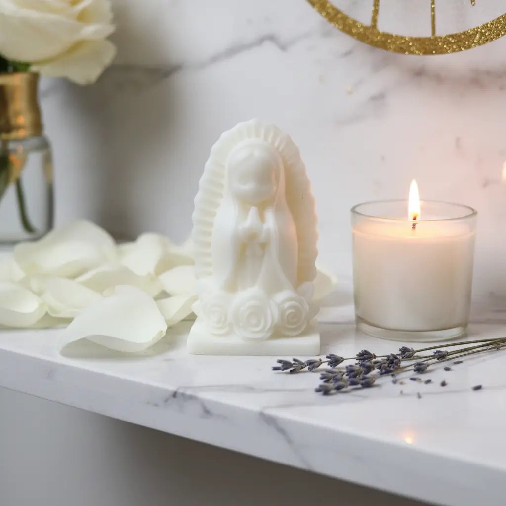 Figura Virgen de Guadalupe de Cera de Soja | Aralia Candles - AraliaCandles